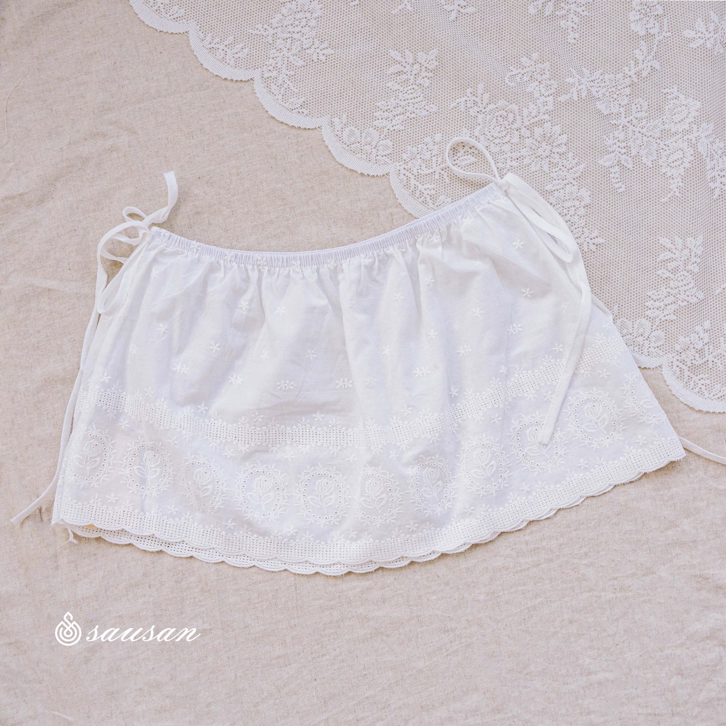 Aria lace skirt layered