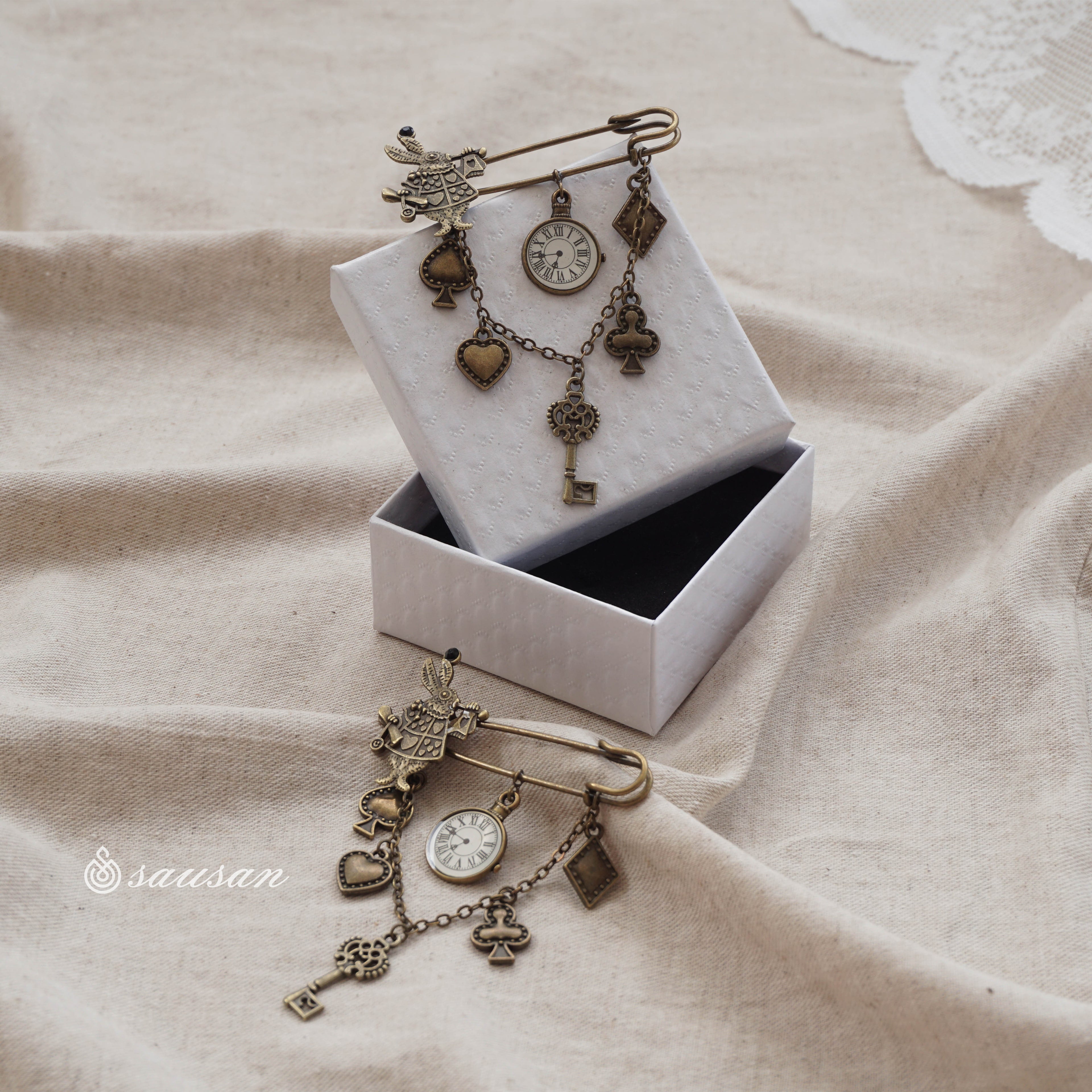 Wonderland Brooch Pin