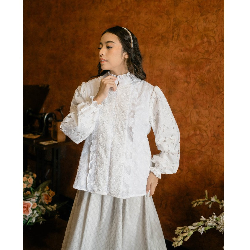 Ivory - Girlie Blouse