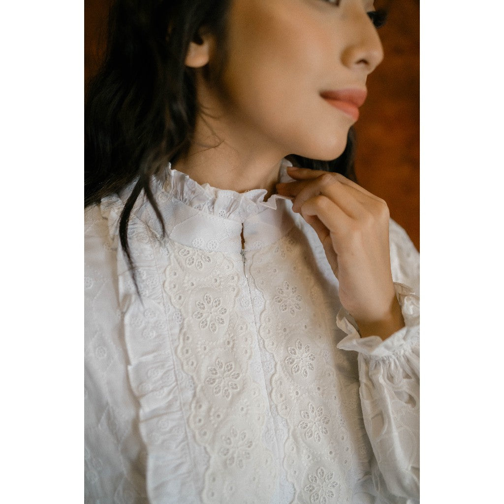Ivory - Girlie Blouse